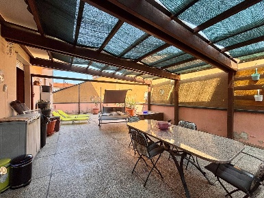 Foto Appartamento in Via Madonnina, Nova Milanese di 140 m² con 4 locali