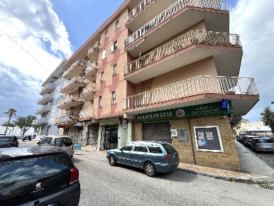 Foto Negozio in via Fiume 46, Catanzaro Catanzaro Lido di 75 m² in vendita
