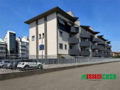 Foto Appartamento in Via Vespucci, Treviglio di 82 m² con 3 locali