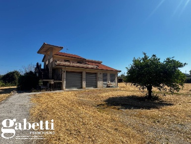 Foto Casa indipendente in Via Case Nuove Russo 141, Patti di 250 m²