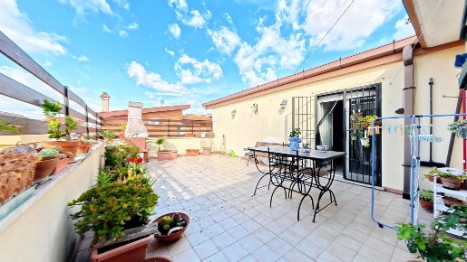 Foto Appartamento in Via BOVEGNO 16, Roma Dragona di 90 m² con 4 locali