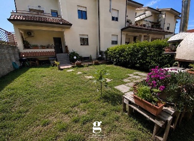 Foto Appartamento in Via Chiusa 21, Ascea Centro di 90 m² con 4 locali