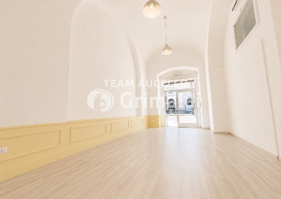 Foto Negozio in Corso Giuseppe garibaldi 201, Salerno Centro di 78 m²