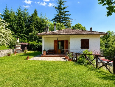 Foto Villa bifamiliare a Marliana di 90 m² con 5 locali in vendita