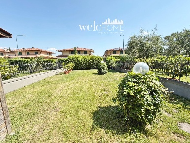 Foto Villa a schiera a Campi Bisenzio San Giusto, San Cresci di 239 m²