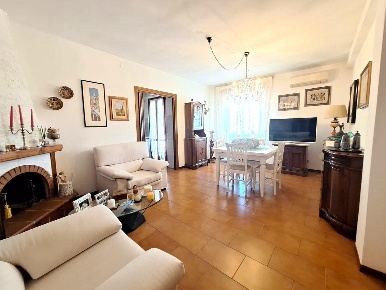 Foto Appartamento a Calcinaia Fornacette di 90 m² con 5 locali in vendita
