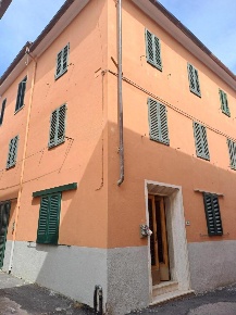 Foto Casa indipendente a Calci Centro di 125 m² con 8 locali in vendita