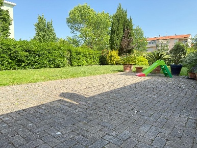 Foto Villa a schiera a Pontedera Villaggi, Bellaria di 150 m² con 8 locali