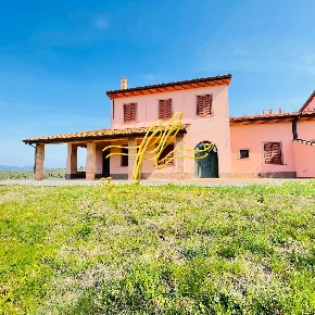 Foto Casa indipendente a Cecina di 160 m² con 8 locali in vendita