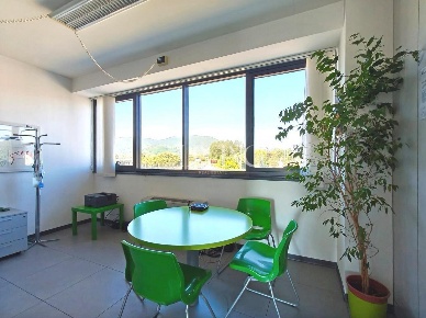 Foto Ufficio a Lucca San Concordio di 96 m² con 3 locali in vendita