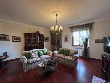 Foto Casa indipendente a Pisa Centro di 300 m² con 15 locali in vendita