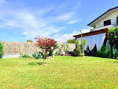 Foto Villa bifamiliare a Massa Ronchi - Poveromo di 110 m² con 5 locali