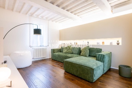 Foto Rustico a Santa Maria a Monte di 180 m² con 9 locali in vendita