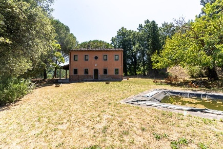 Foto Villa unifamiliare a Palaia Centro di 200 m² con 7 locali in vendita