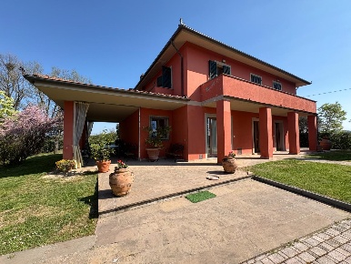Foto Villa unifamiliare a Castelfiorentino di 350 m² con 8 locali