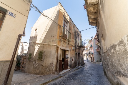 Foto Villa singola in Via XX Settembre 153, Motta Sant'Anastasia di 90 m²