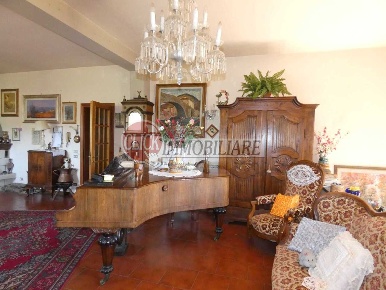 Foto Casa indipendente a Vicchio Centro di 175 m² con 6 locali in vendita