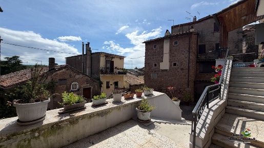 Foto Appartamento a Sutri di 75 m² con 3 locali in vendita