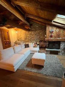 Foto Appartamento a Courmayeur Centro di 150 m² con 5 locali in vendita
