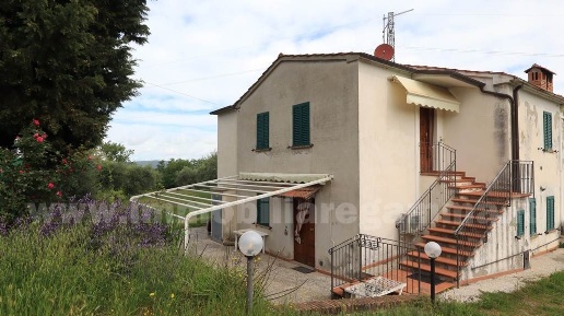 Foto Villa bifamiliare a Sarteano di 192 m² con 10 locali in vendita