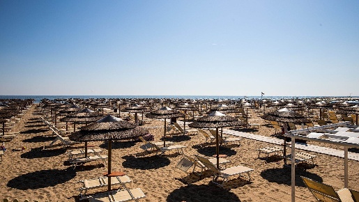 Foto Hotel a Rimini di 1000 m² con 39 locali in vendita