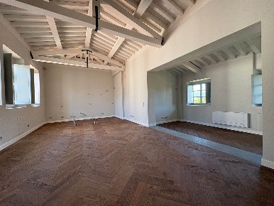 Foto Appartamento a Firenze di 252 m² con 8 locali in vendita