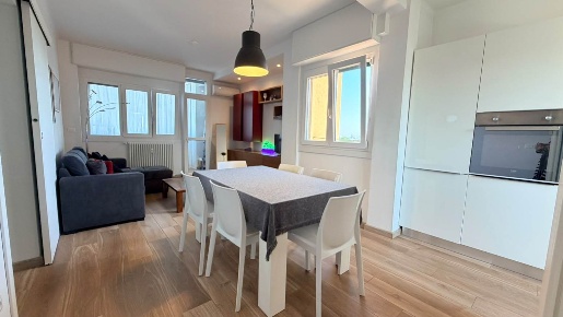 Foto Appartamento in VIA GIUSEPPE POGATSHNIG  40, Milano QT8 di 71 m²