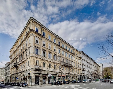 Foto Appartamento in Via Cesare Battisti, Trieste Borgo Teresiano di 101 m²