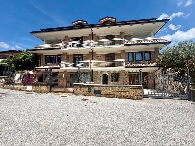 Foto Villa unifamiliare in Contrada Pagliarone, Avellino di 280 m²