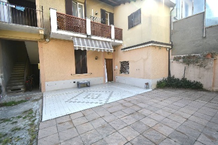 Foto Appartamento in Via Obizzone 18, Bernareggio Centro di 48 m²