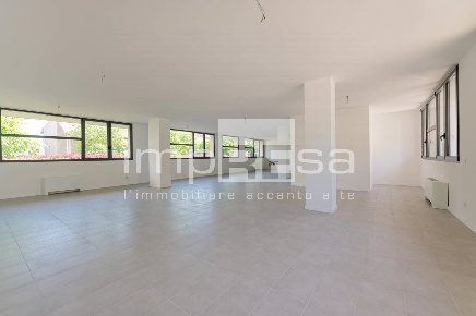 Foto Locale commerciale in Via Giuseppe Verdi 45, Conegliano Centro