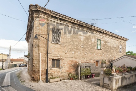 Foto Casa indipendente in VIA ITALIA 21, Rosciano Villa Badessa di 500 m²