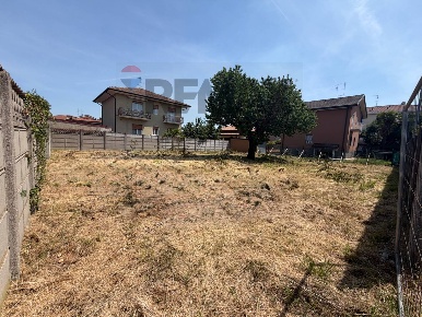 Foto Terreno residenziale in via Calabria 2/4, Lainate Centro di 503 m²