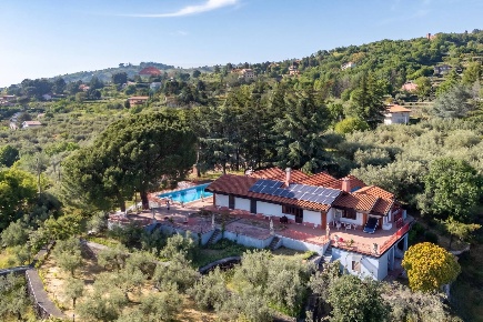 Foto Villa unifamiliare in Rognoni, Biancavilla di 273 m² con 8 locali