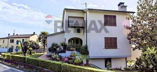 Foto Case semi ndipendenti a Montevarchi Frazioni Collinari di 152 m²