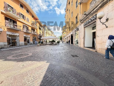 Foto Locale commerciale in CORSO MAZZINI 145/147, Cosenza Centro di 536 m²