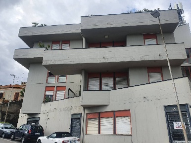 Foto Laboratorio in via Montello, Giulianova Centro di 102 m² con 2 locali