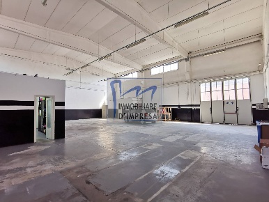 Foto Capannone industriale in Via Ferdinando Bernini, Parma di 350 m²