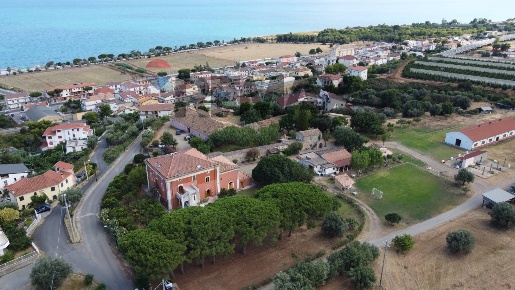 Foto Rustico in la lista, Amendolara Marina di 20000 m² con 50 locali