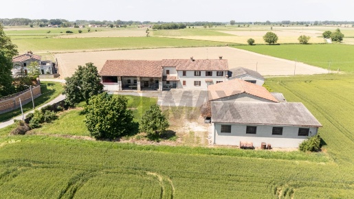 Foto Rustico in VIA PO MORTO 36, Torricella del Pizzo Centro di 238 m²