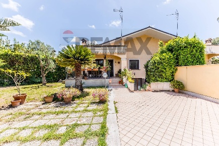 Foto Case semi ndipendenti in Viale Di Castel Porziano 334, Roma Infernetto