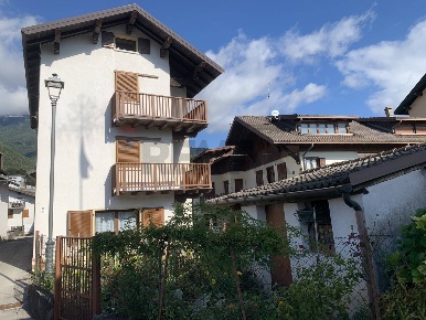 Foto Casa indipendente in Via L. Paganini 27, Lamon Centro di 250 m²