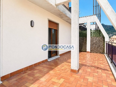 Foto Appartamento in Via Massimo d'azeglio, Carrara Centro di 110 m²
