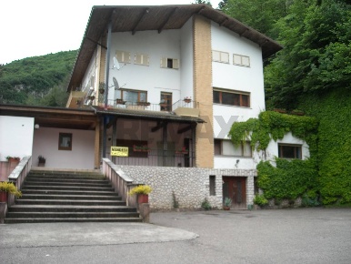 Foto Attività commerciale in Via Lastra 84, Alpago di 550 m² in vendita