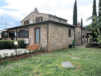 Foto Rustico in Bivio Ravi, Gavorrano Bivio Di Ravi di 450 m² con 10 locali