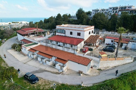 Foto Appartamento in Località Pietra della Madonna snc, Peschici di 500 m²