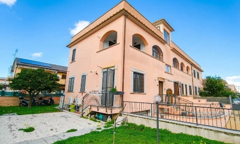 Foto Appartamento in Via Francesco Ingoli, Roma Acilia di 75 m² in vendita
