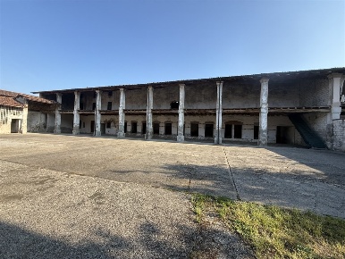 Foto Rustico in VIA FIUME OGLIO, Roccafranca Centro di 1600 m² con 4 locali