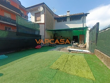 Foto Casa indipendente in VIA LEONE XIII, Telgate di 250 m² con 5 locali