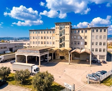 Foto Ufficio in Via Ferrari, Saronno di 550 m² con 1 locali in vendita